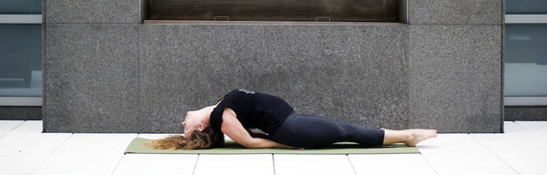 postura yoga chakras